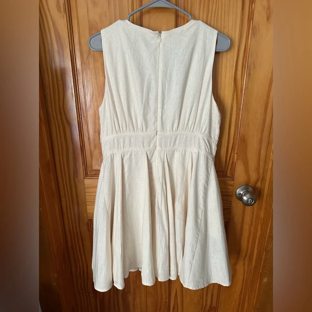 NWT House of Harlow  Cream Dress - Picture 8 of 11